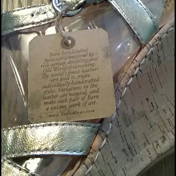 BORN LEATHER GOLD SANDAL, NWT - Picture 8 of 11